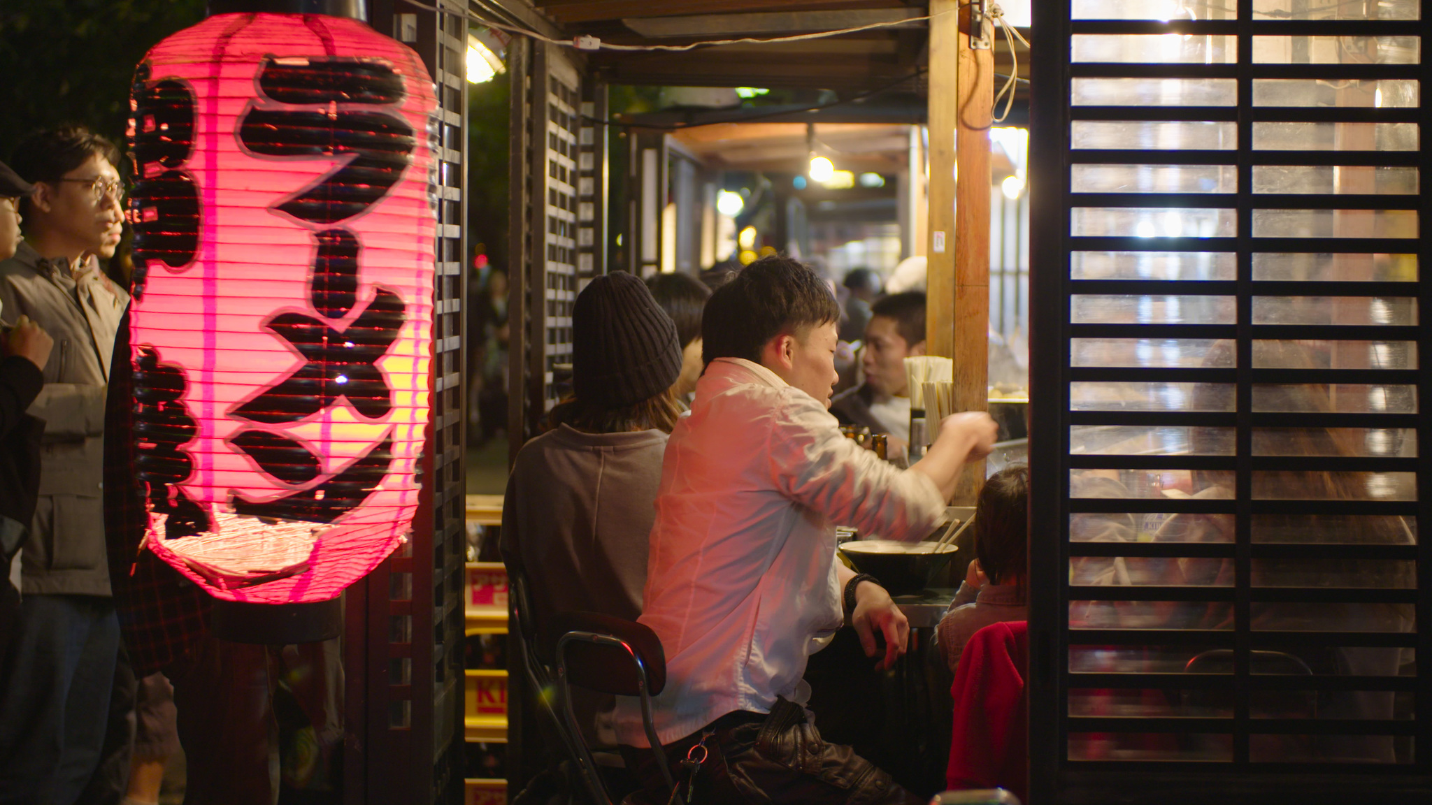 Eat at Yatai (food stalls) - ©JNTO